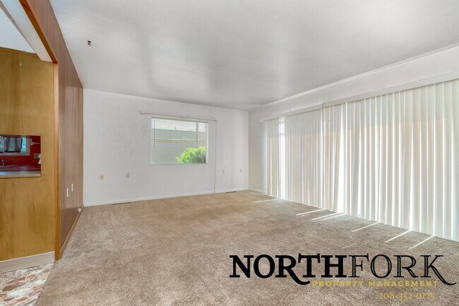 Building Photo - 414 S 7th Ave