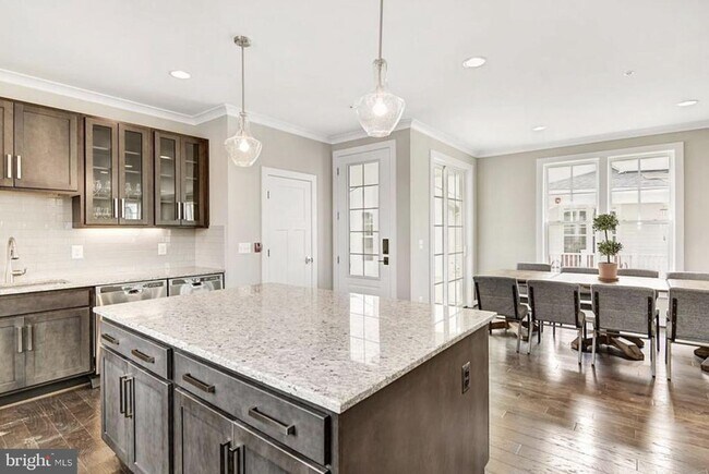 Building Photo - 1020 Railroad Ave