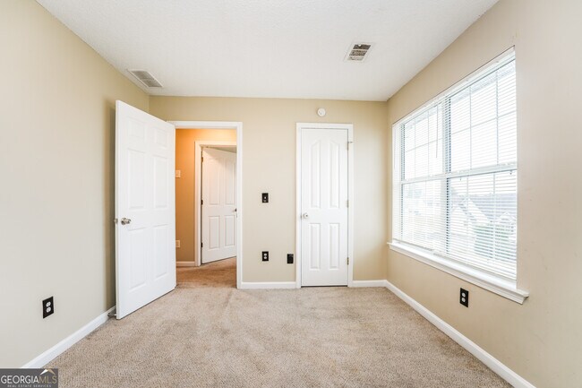 Building Photo - 573 Ransom Way