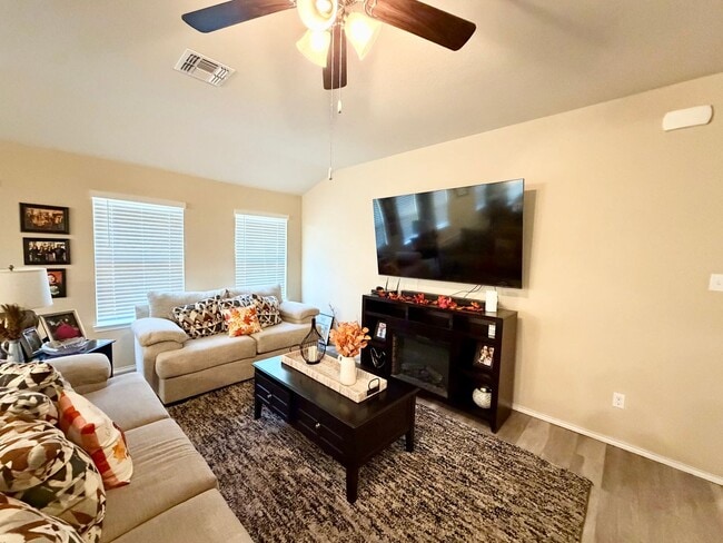 Building Photo - Beautiful 4 Bedroom Home in Park Meadows – Available December 1st!