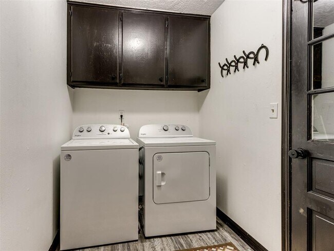 Building Photo - 2140 SE 44th St