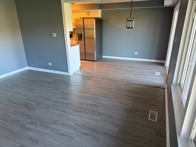 Building Photo - 1319 Kingsbury Dr