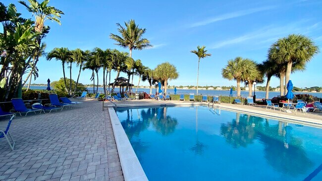 Building Photo - 107 Half Moon Cir