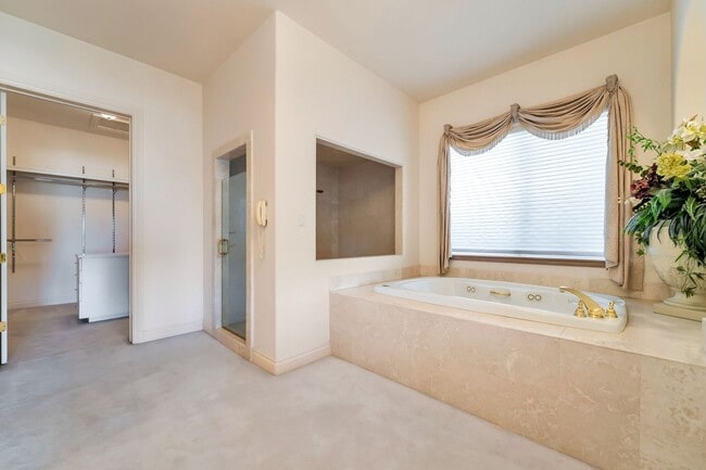 Building Photo - Luxury Lake Las Vegas Estate in Guard-Gated SouthShore Community!