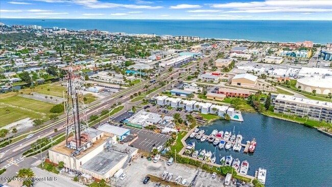 Building Photo - 390 W Cocoa Beach Causeway