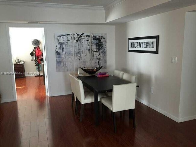 Building Photo - 1800 N Bayshore Dr