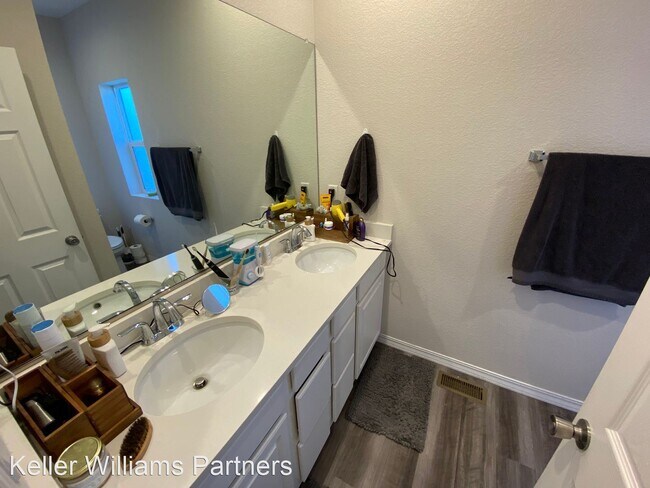 Building Photo - 4 br, 3 bath House - 4186 Orchid St