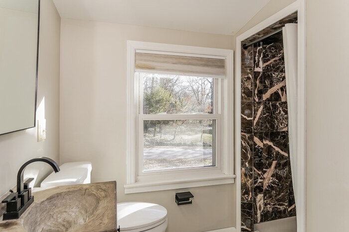 Building Photo - 2343 Ridgewood Rd