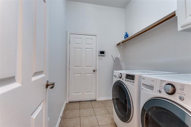 Building Photo - 950 Badbury Ln