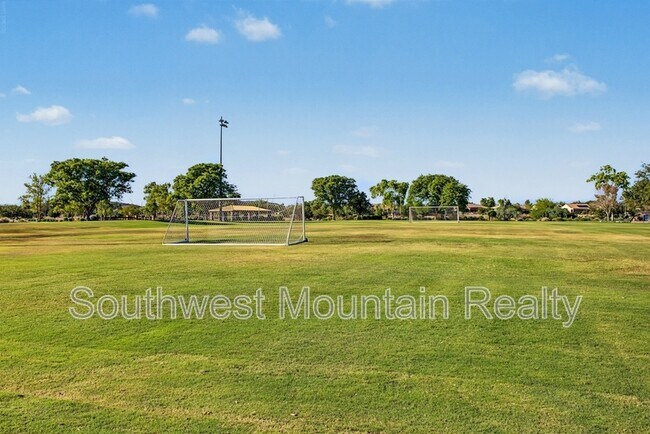 Building Photo - 2346 N Monticello Dr