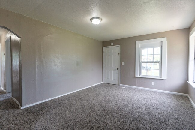 Building Photo - Rent to Own in Midwest City!