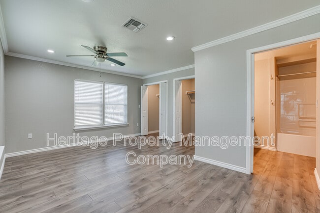 Building Photo - 479 S Sycamore Ave