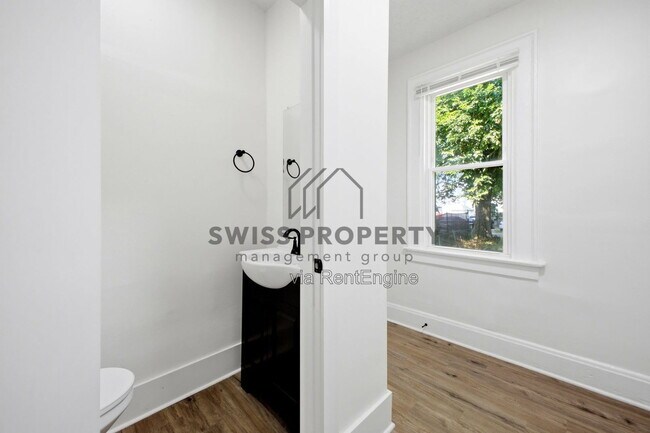 Building Photo - 977 Miller Ave
