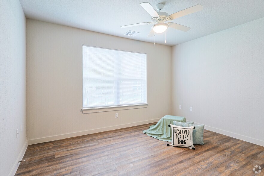2BR, 2BA - 1,083SF - Bedroom - Carver Ridge Apartments