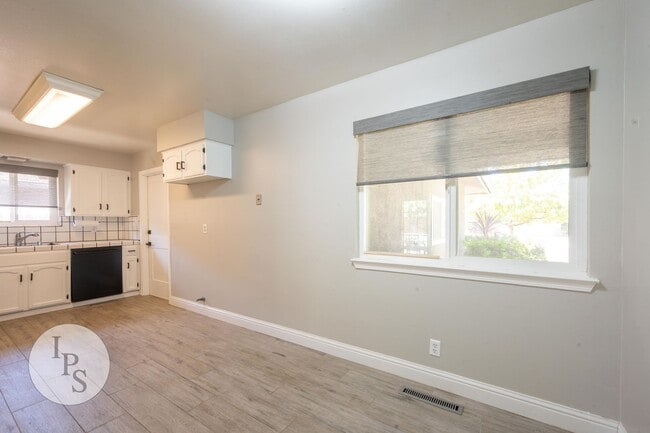 Building Photo - 6536 N Woodrow Ave