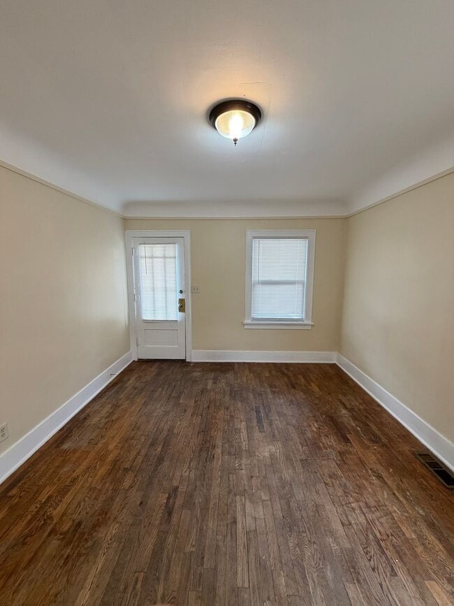 Building Photo - 2 Bed / 1 Bath House for Rent — Lansing, MI