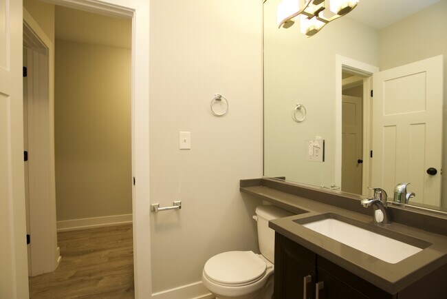 Building Photo - 716 W Brompton