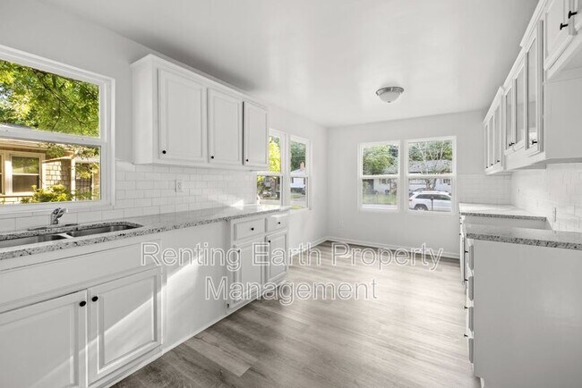 Building Photo - 829 Meadowbrook Dr