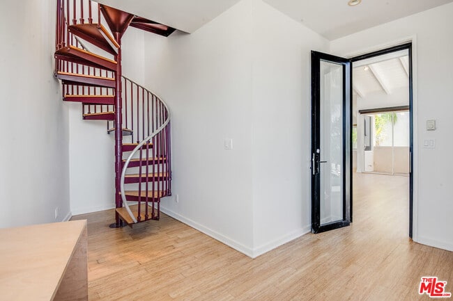 Building Photo - 224 Sunridge St