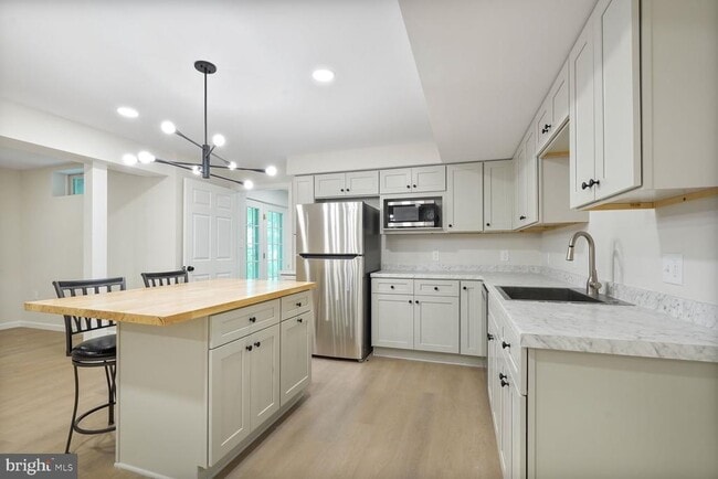 Building Photo - 7029 Clifton Knoll Ct