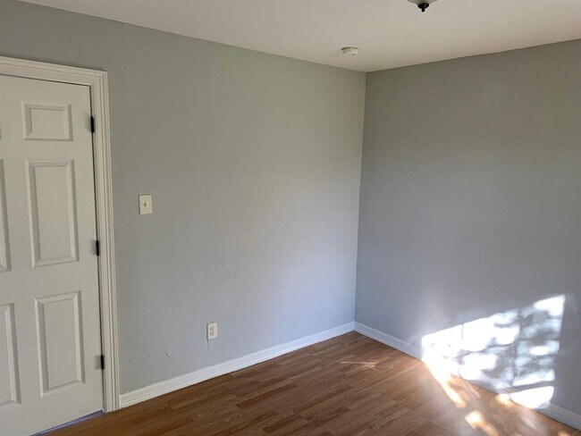 Building Photo - 6908 Larkstone St