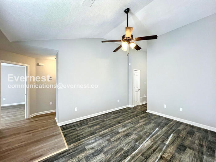 Building Photo - 5637 Kaitlyn Dr W