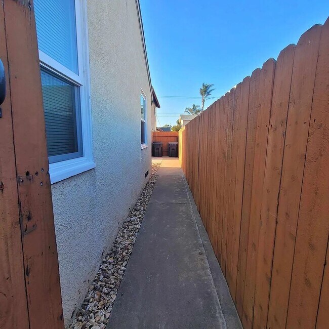 Building Photo - Charming Single Story Home Near Hancock College with One Car Garage