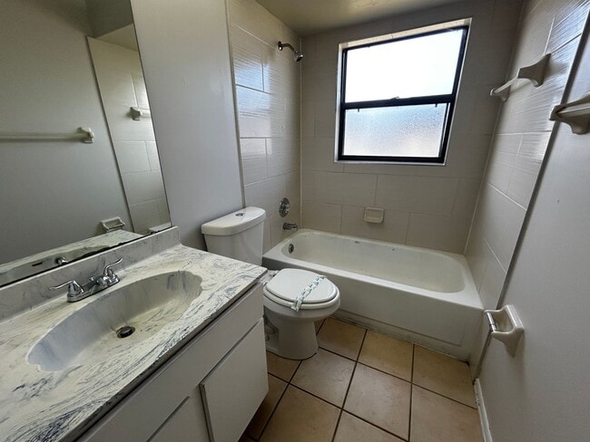 Building Photo - 3307 SW 11th Pl