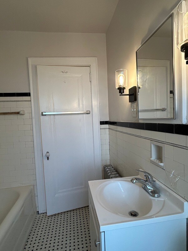 Building Photo - 2903 Voelkel Ave