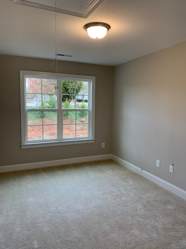 Building Photo - 820 Silver Leaf Dr