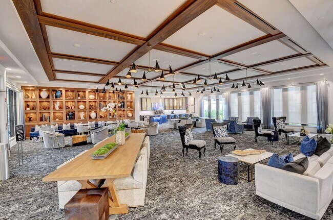 Building Photo - 17112 Aquavera Way