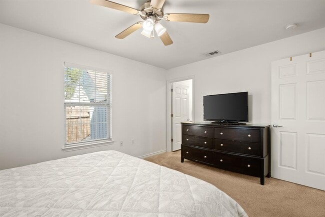 Building Photo - 7000 Villita Avenida