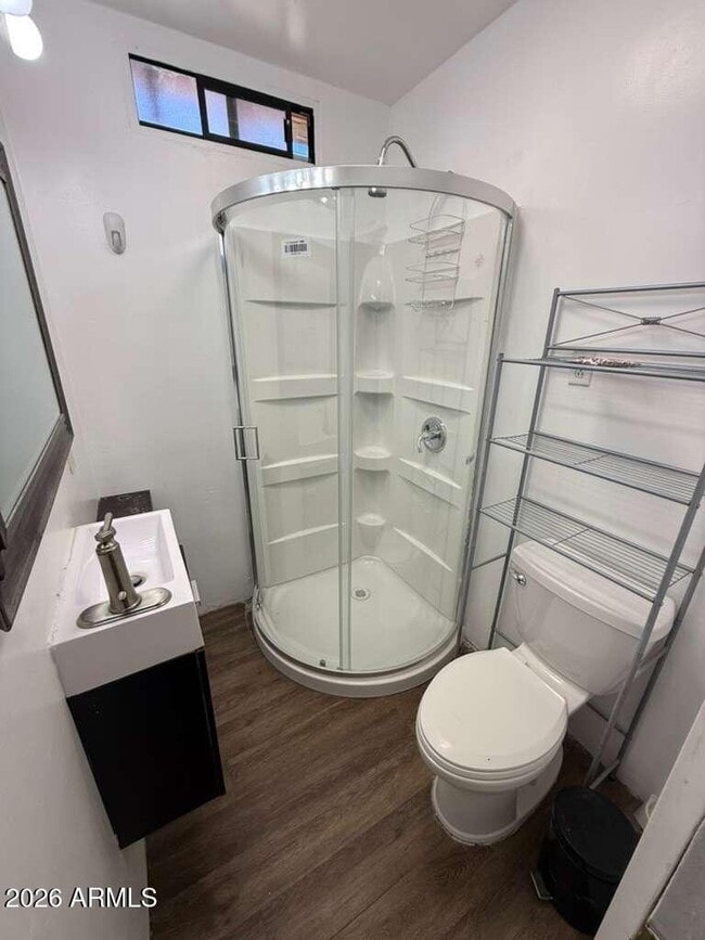 Building Photo - 936 E 8th St