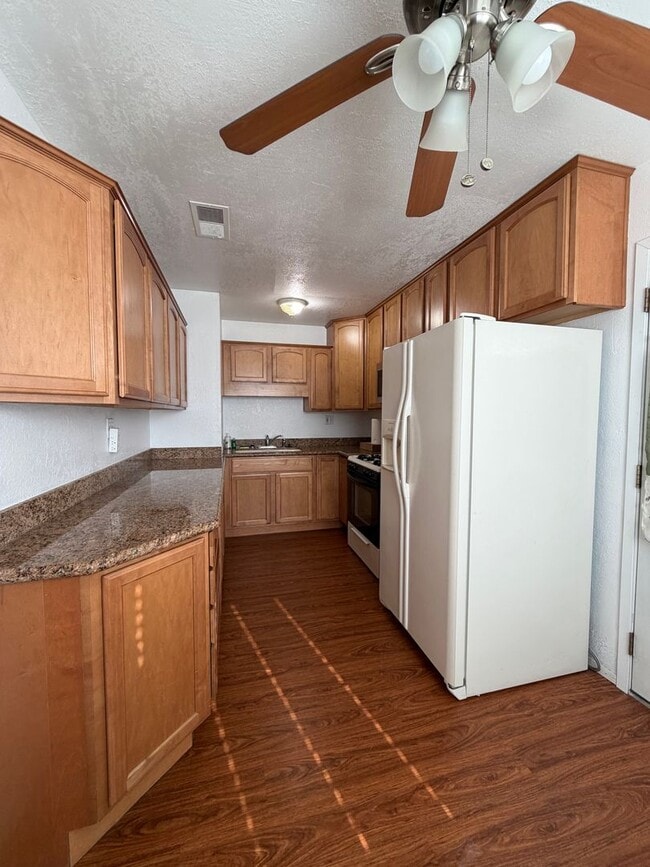 Building Photo - NEW LISTING!! 3 Bedroom 1.5 Bathroom House with Huge Yard, Central Heat & Air!