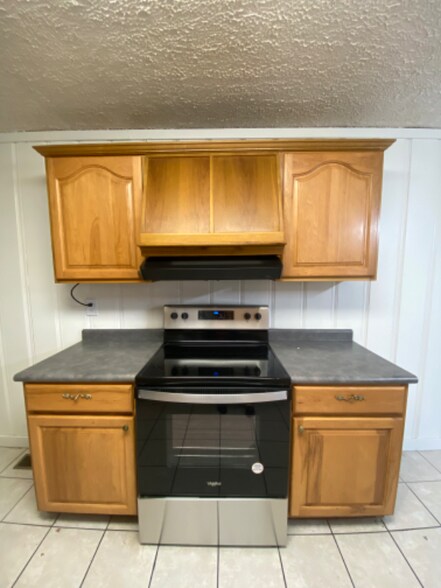 Building Photo - 502 Rock Rd