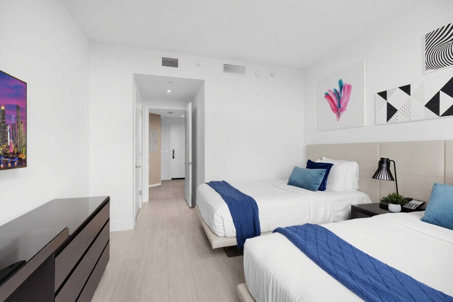 Building Photo - 4010 S Ocean Dr