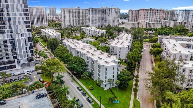 Building Photo - 17620 Atlantic Blvd