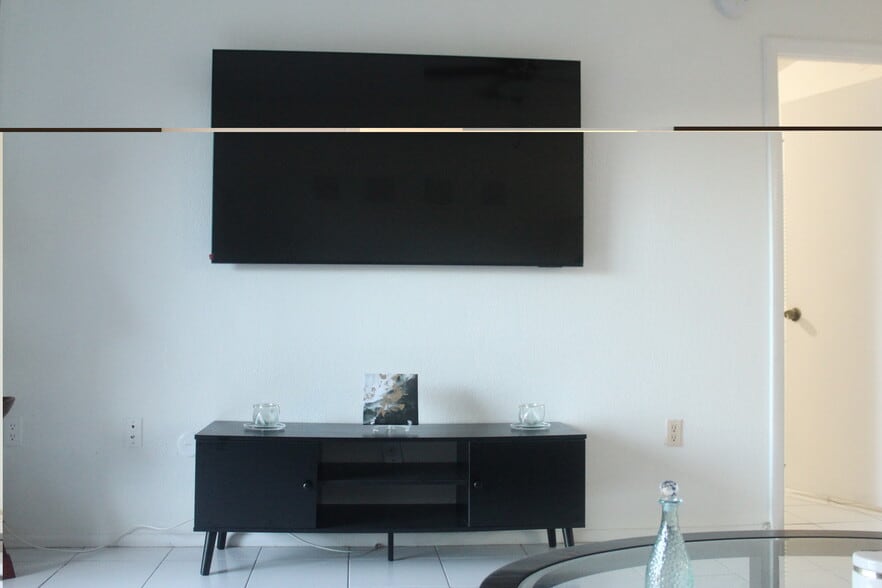 Building Photo - 4156 Inverrary Dr