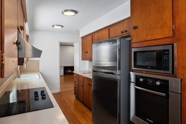 Building Photo - Lovely College Area Home