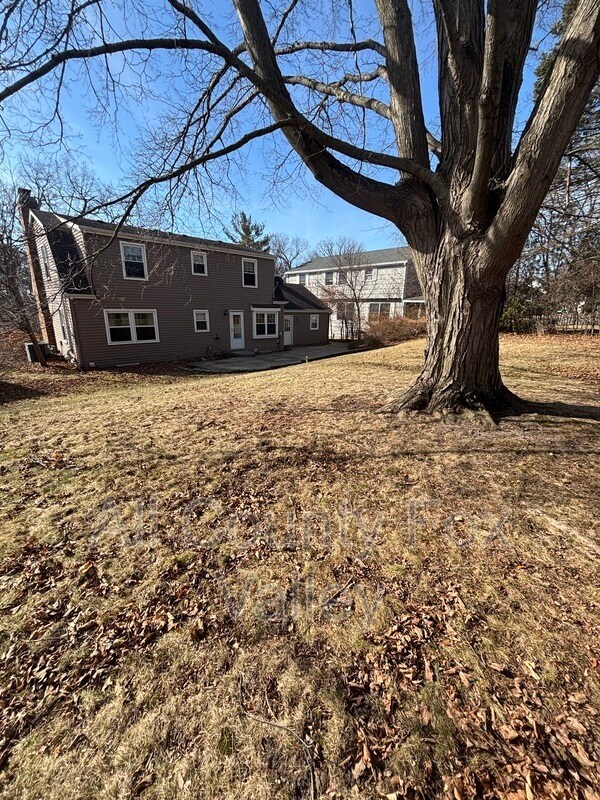 Building Photo - 762 E Hillside Ave