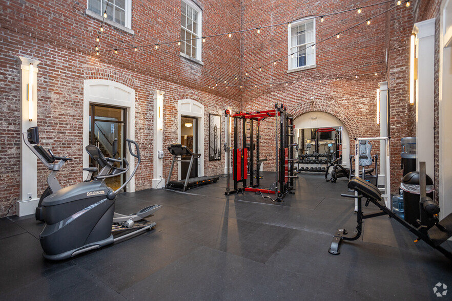 Fitness Center - Knox High Apartments