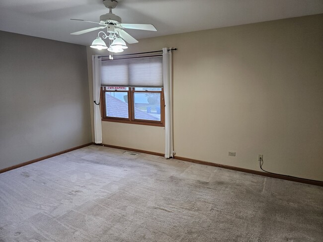 Building Photo - 2017 Thornwood Cir