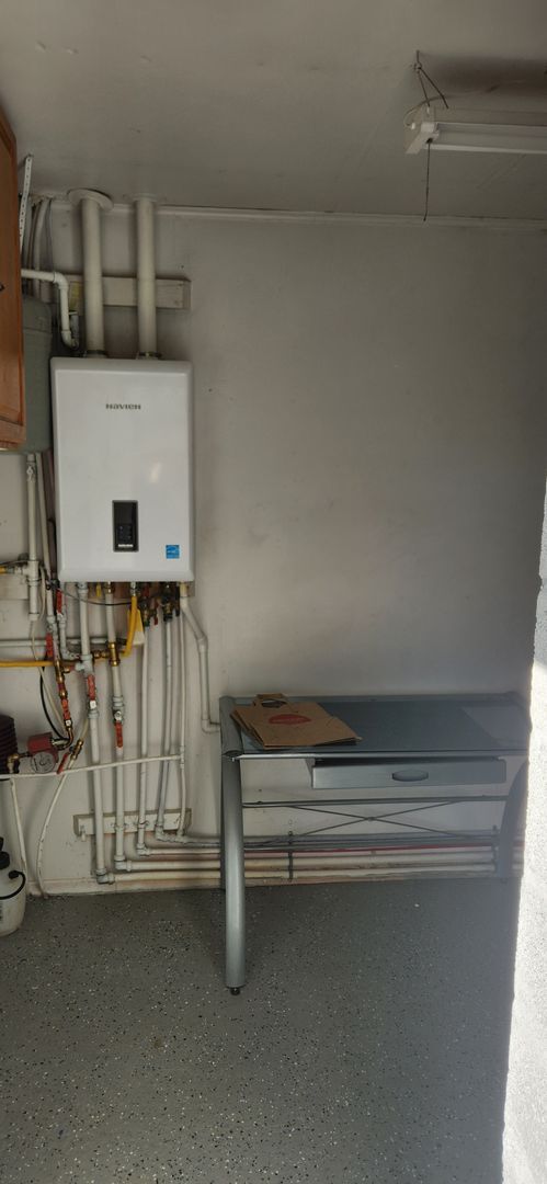 Building Photo - Beautiful 4-Bedroom Home on a Private, Tre...