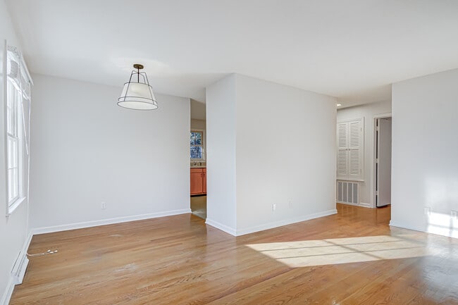 Building Photo - 805 Trenton St