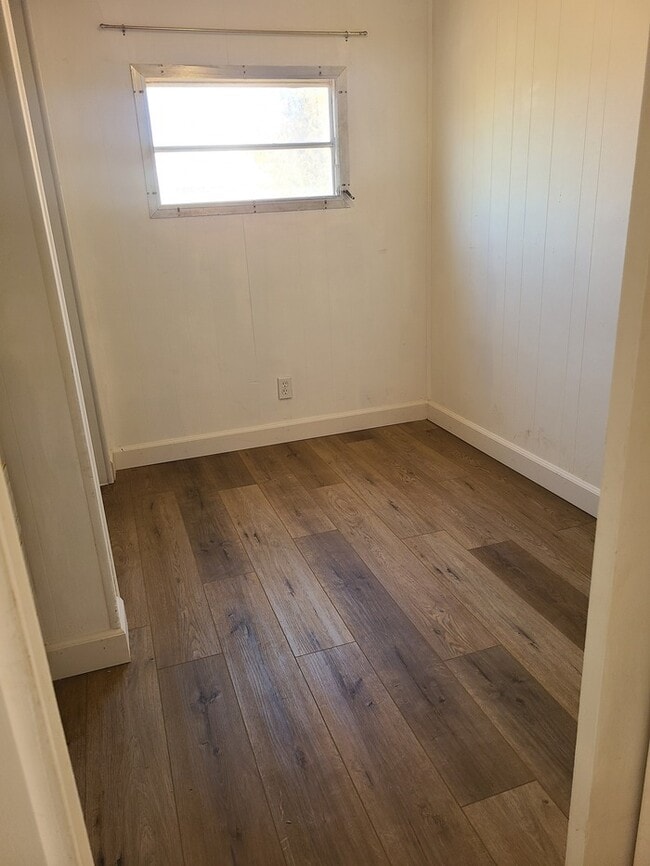 Building Photo - $250 OFF 1ST MONTHS RENT! Beautiful Studio...