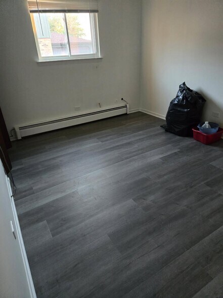 Building Photo - 504 Schroeder Ave