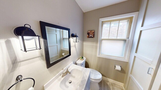 Building Photo - 1625 N Union St