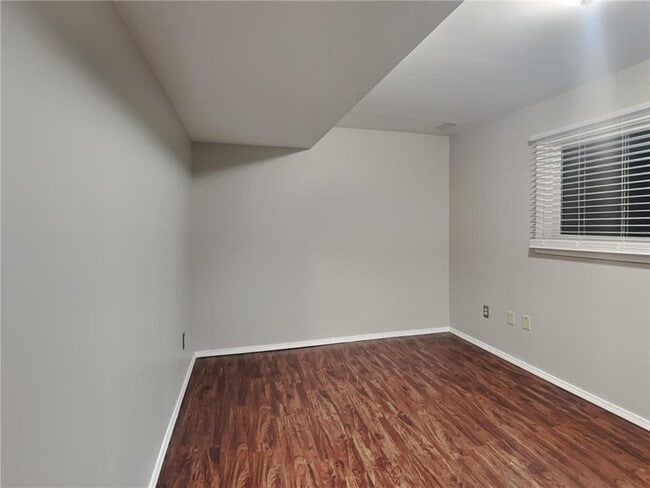 Building Photo - 6865 Buckingham Rd