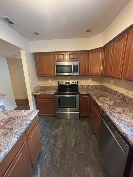 Building Photo - 94 Briarview Cir
