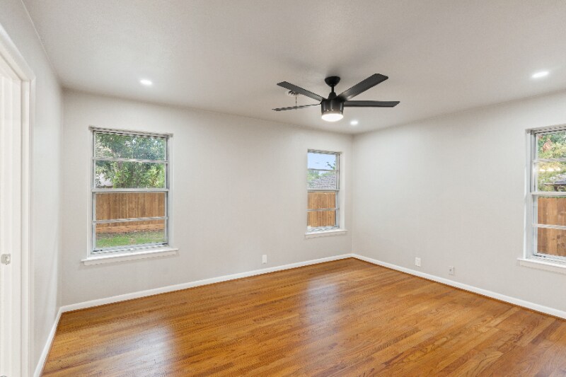 Building Photo - 1202 Spruce Dr